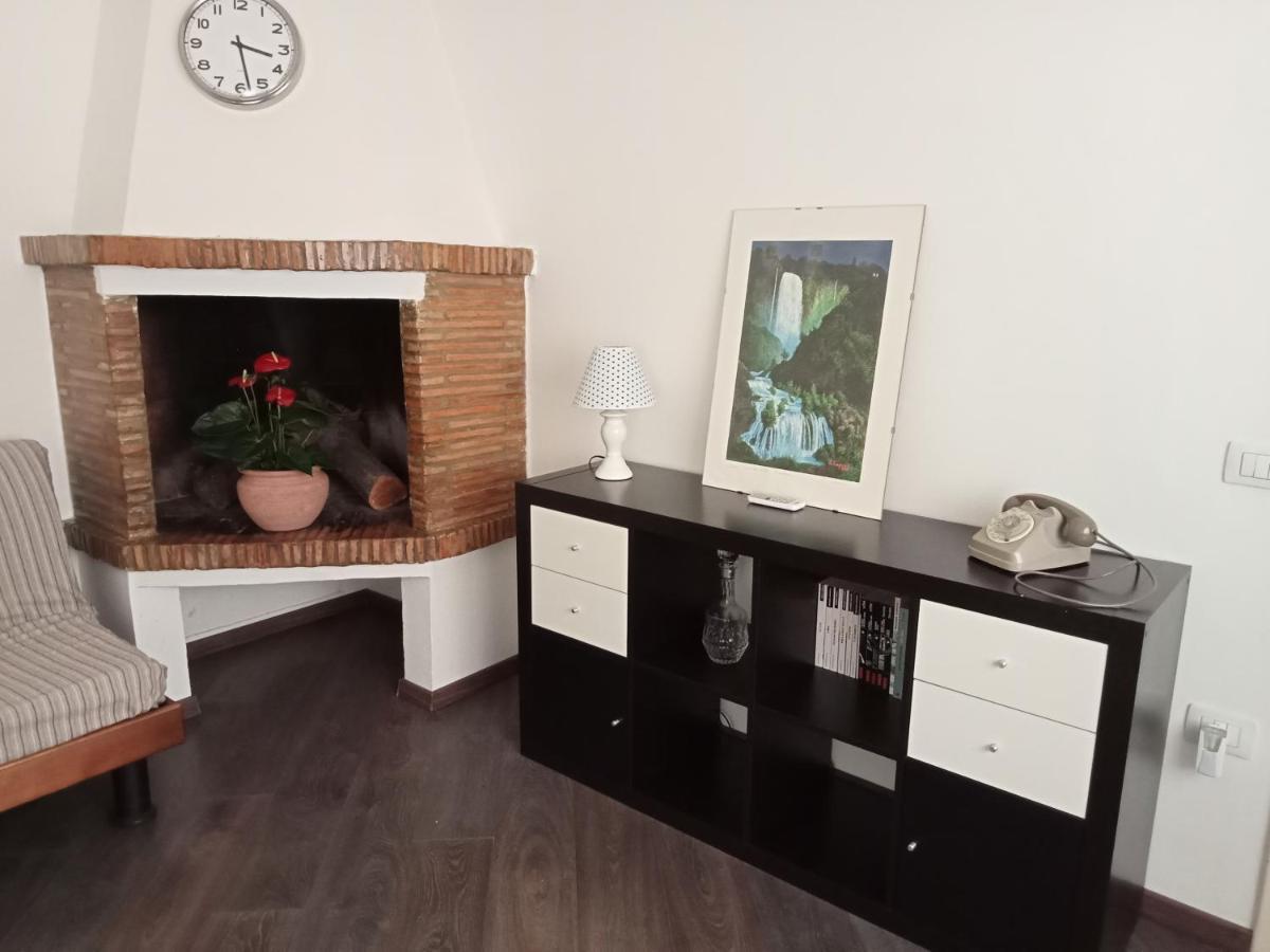 Casa Sofia - Appartamento Con Parcheggio Riservato Terni Exterior foto
